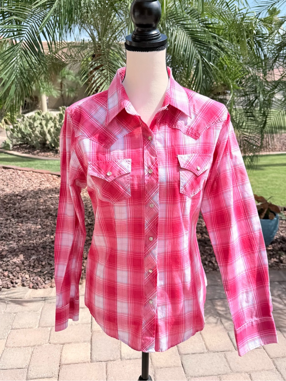 Cumberland Outfitters - Women’s Fitted Western Pearl Snap Shirt - Size M